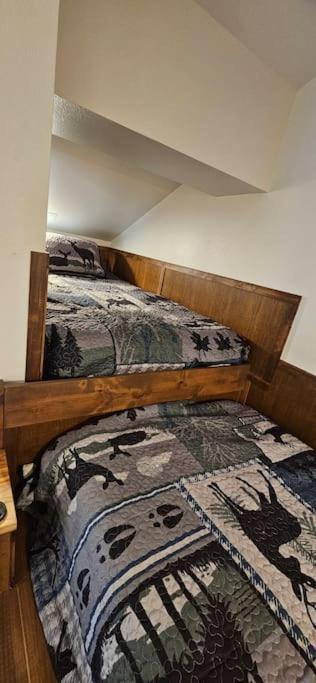 Beautiful Riverfront Near Mt Bachelor With Hot Tub Bend Exteriér fotografie
