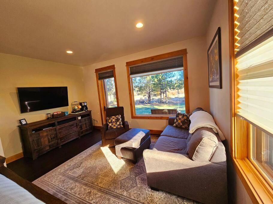 Beautiful Riverfront Near Mt Bachelor With Hot Tub Bend Exteriér fotografie