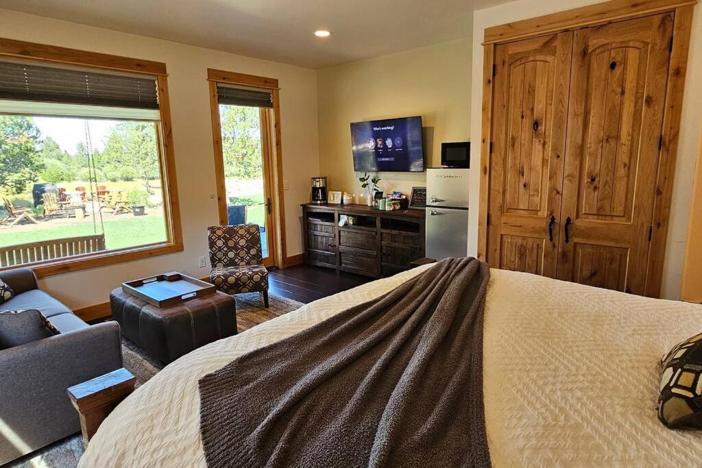 Beautiful Riverfront Near Mt Bachelor With Hot Tub Bend Exteriér fotografie