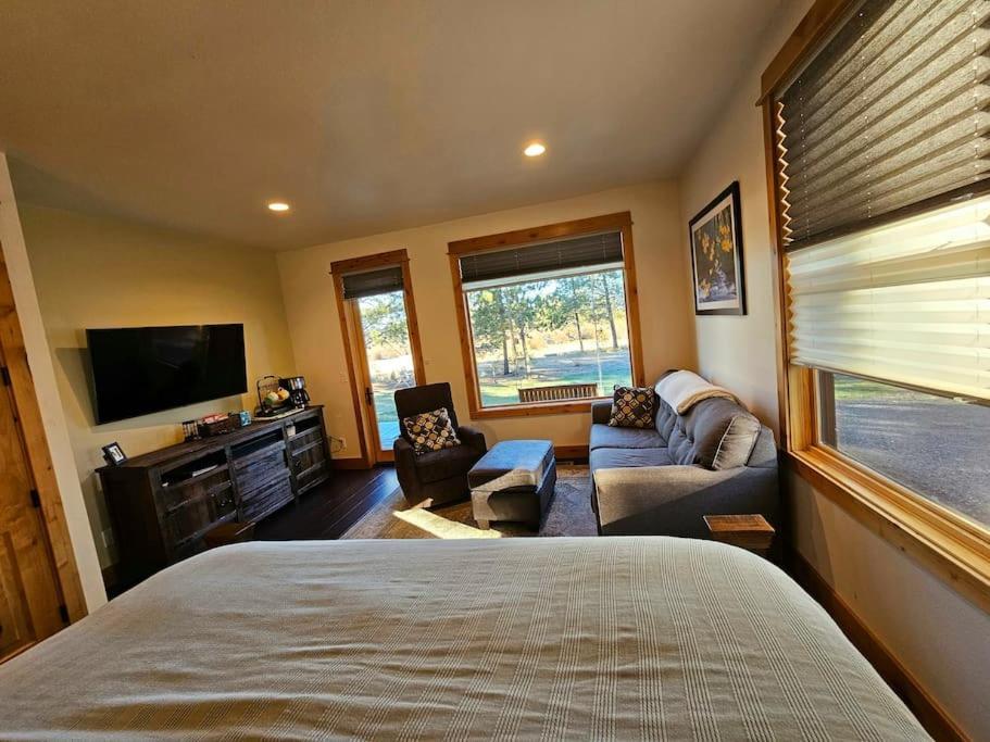 Beautiful Riverfront Near Mt Bachelor With Hot Tub Bend Exteriér fotografie