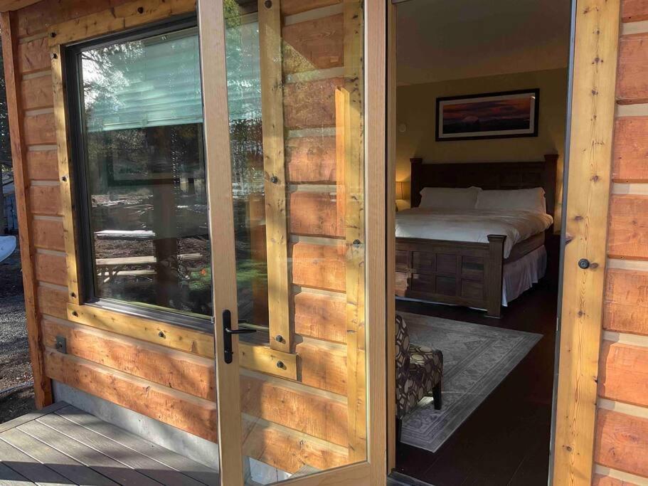Beautiful Riverfront Near Mt Bachelor With Hot Tub Bend Exteriér fotografie